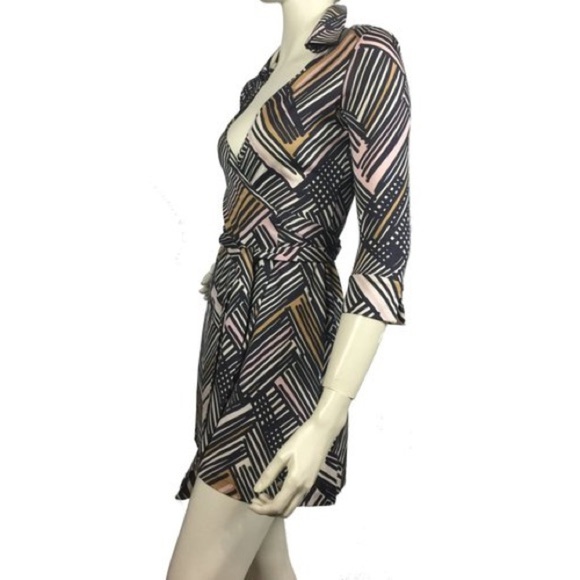 Diane Von Furstenberg Dresses & Skirts - Diane Von Furstenberg Silk Wrap Dress Size 8